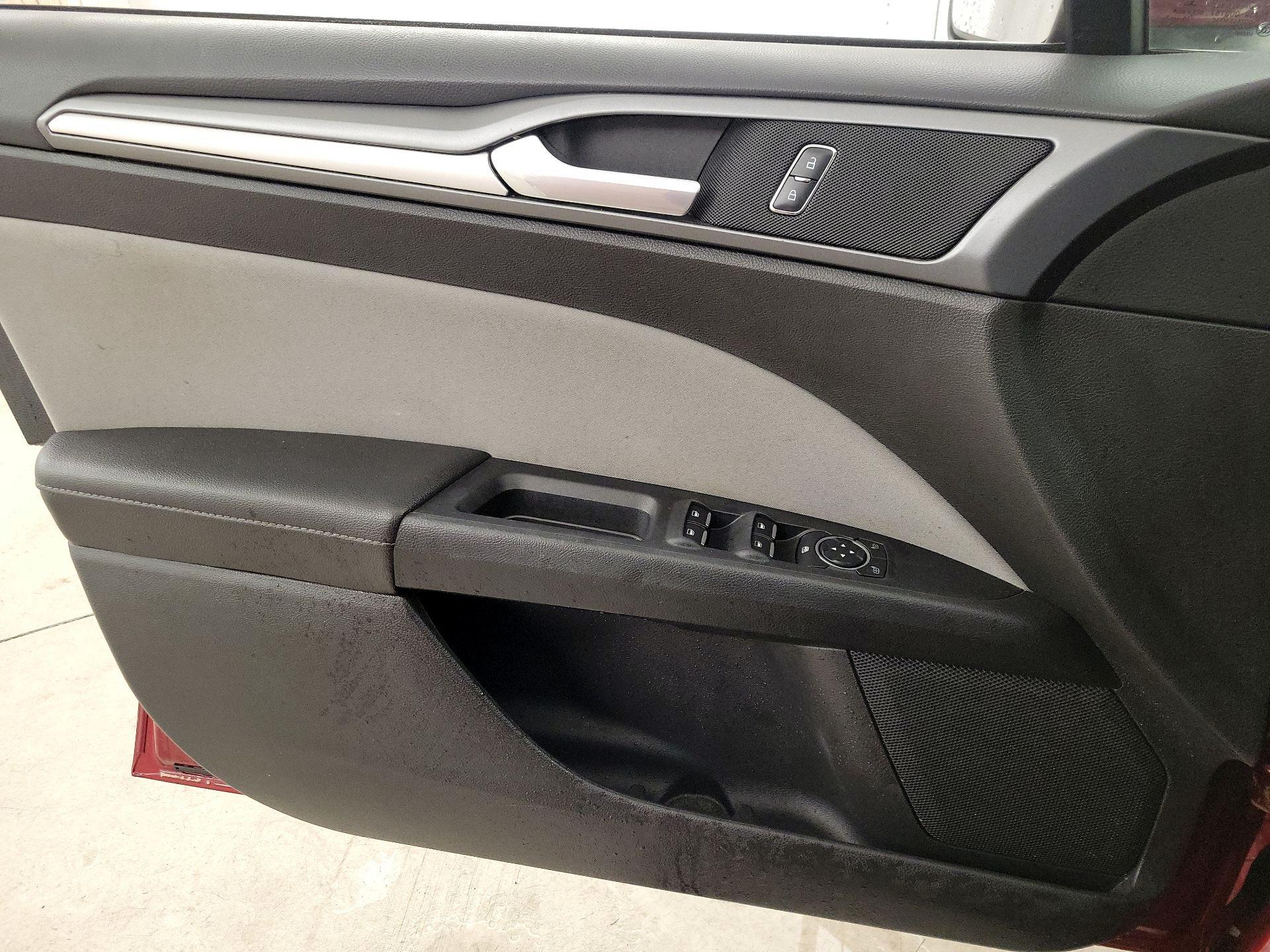 Thumbnail: 2016 Ford Fusion - 12