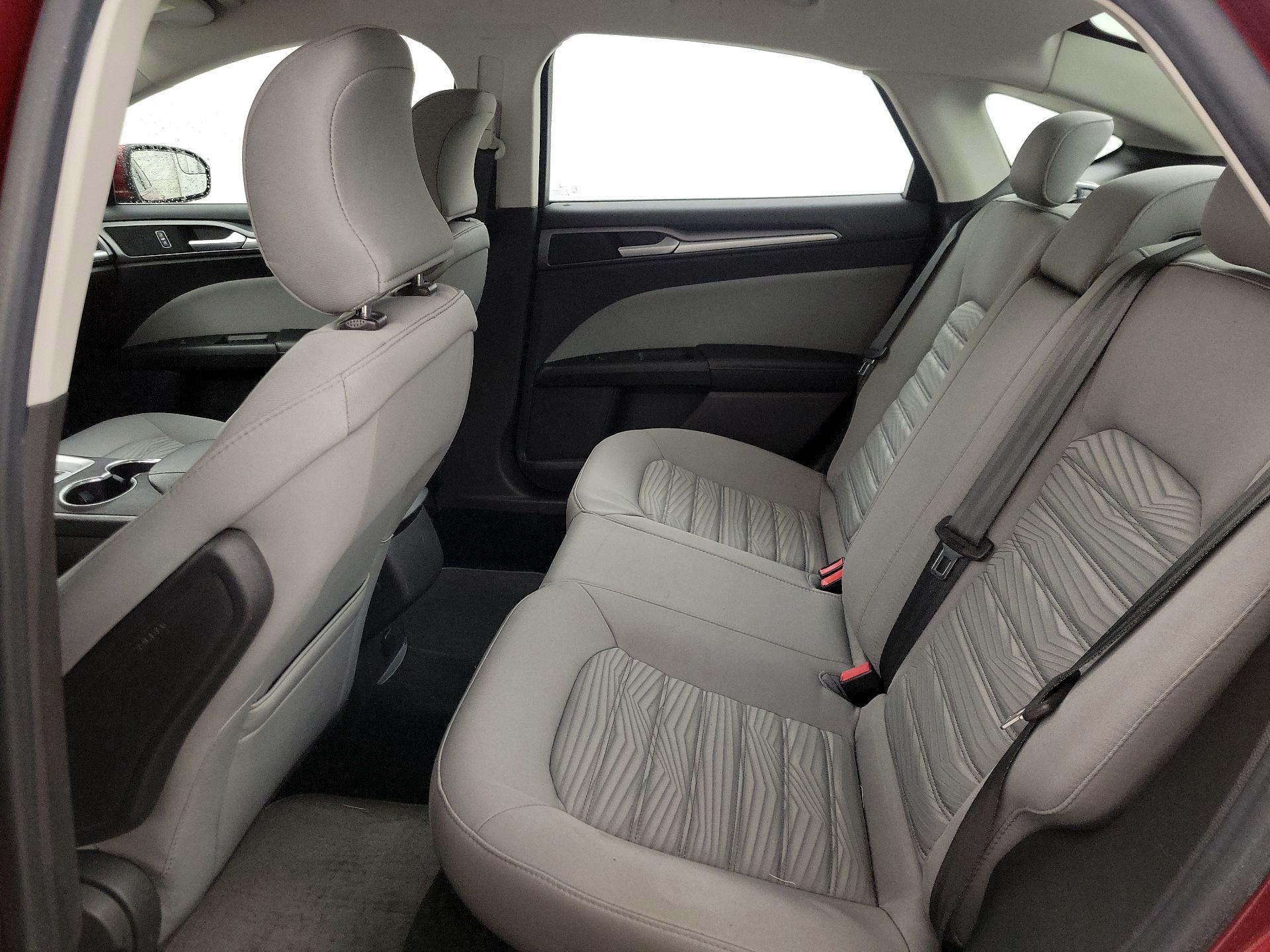 Thumbnail: 2016 Ford Fusion - 19