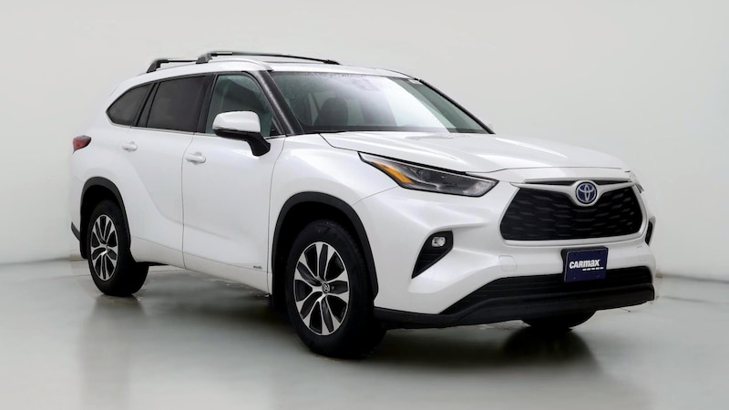 2022 Toyota Highlander XLE Hero Image