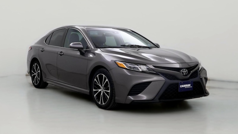 2018 Toyota Camry SE Hero Image