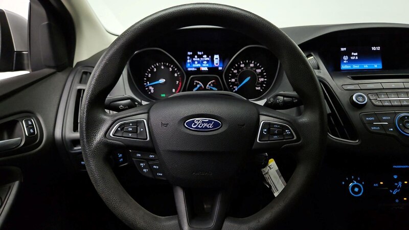 2016 Ford Focus SE 10