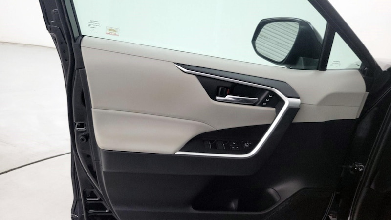 2022 Toyota RAV4 XLE Premium 12