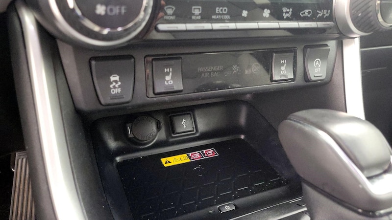 2022 Toyota RAV4 XLE Premium 19