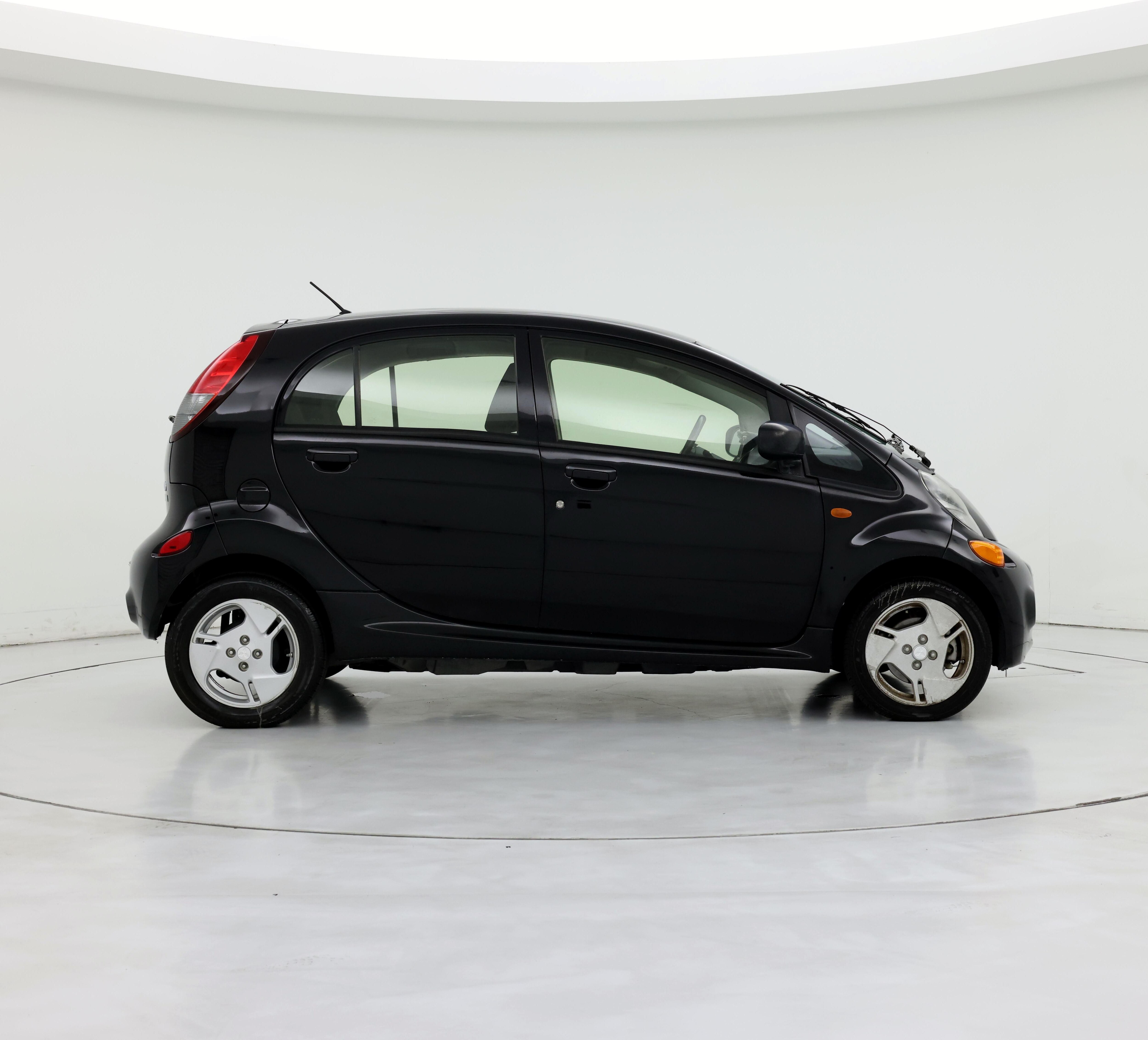 Thumbnail: 2016 Mitsubishi i-MiEV - 7