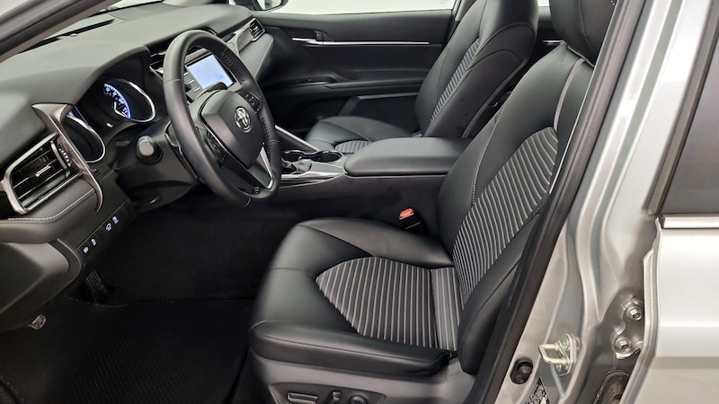 2019 Toyota Camry SE 11