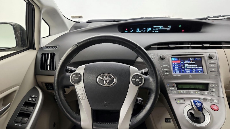 2014 Toyota Prius Four 10