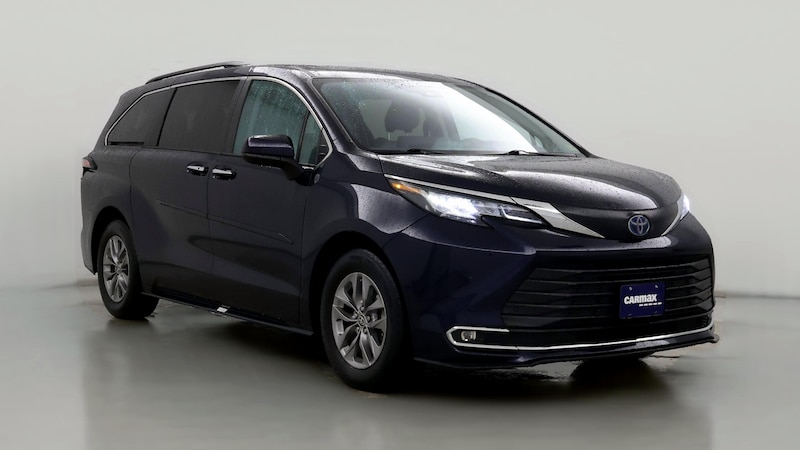 2022 Toyota Sienna XLE Hero Image