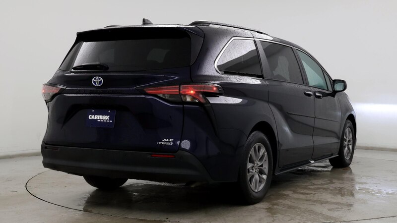 2022 Toyota Sienna XLE 8