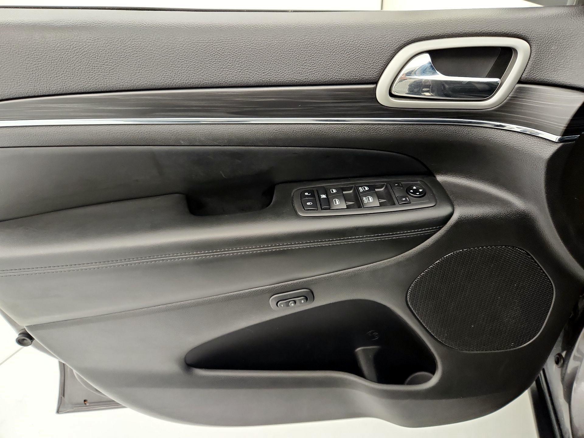 Thumbnail: 2020 Jeep Grand Cherokee - 12