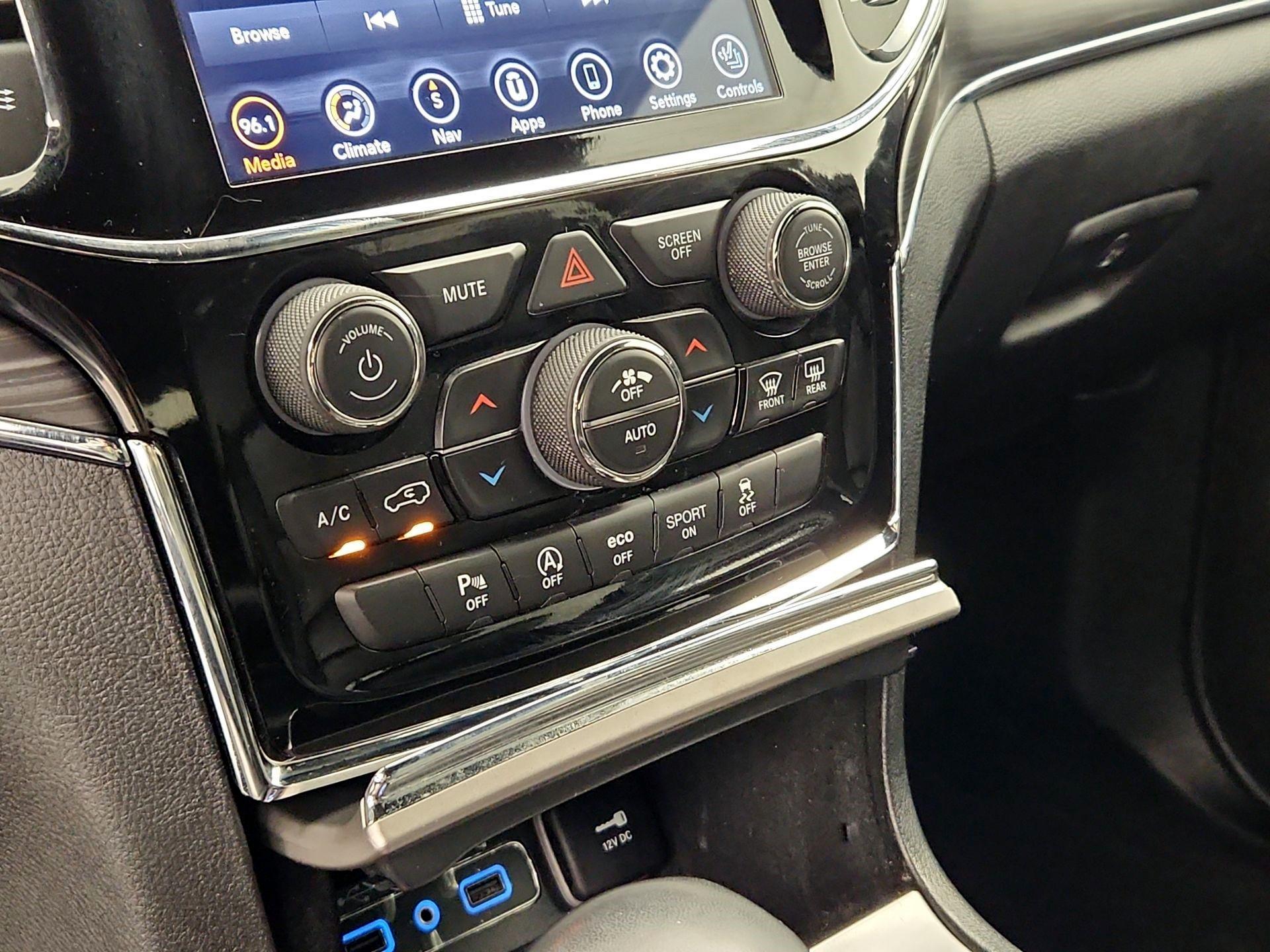 Thumbnail: 2020 Jeep Grand Cherokee - 17