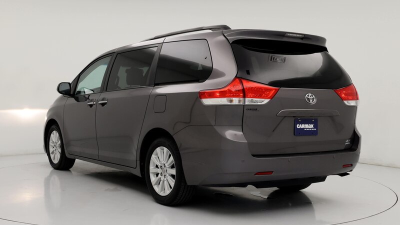 2014 Toyota Sienna XLE 2