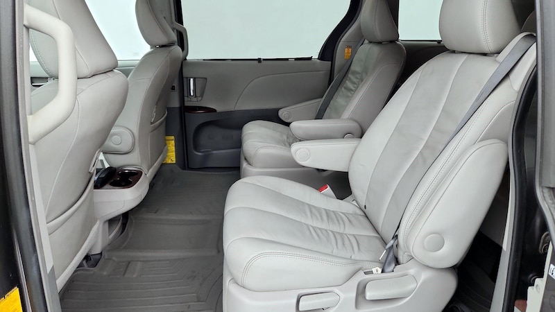 2014 Toyota Sienna XLE 21