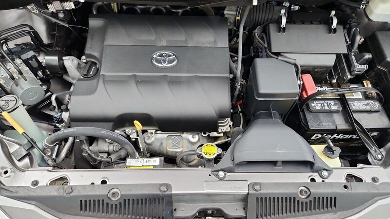 2014 Toyota Sienna XLE 24