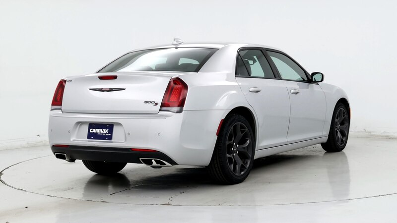 2023 Chrysler 300 S 8