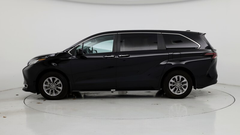 2023 Toyota Sienna XLE 3