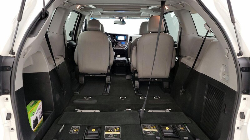 2015 Toyota Sienna Limited 24