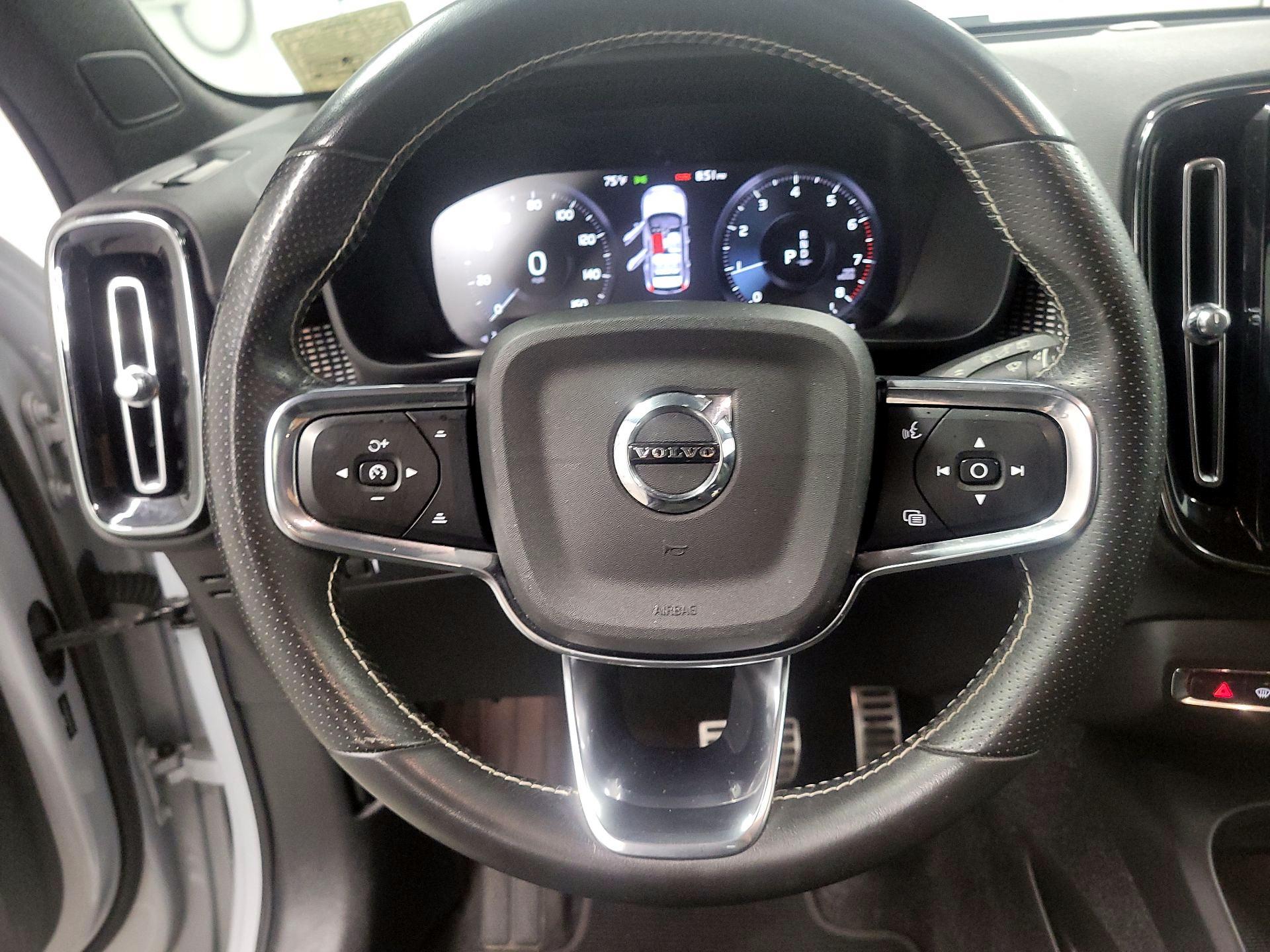 Thumbnail: 2021 Volvo XC40 - 10