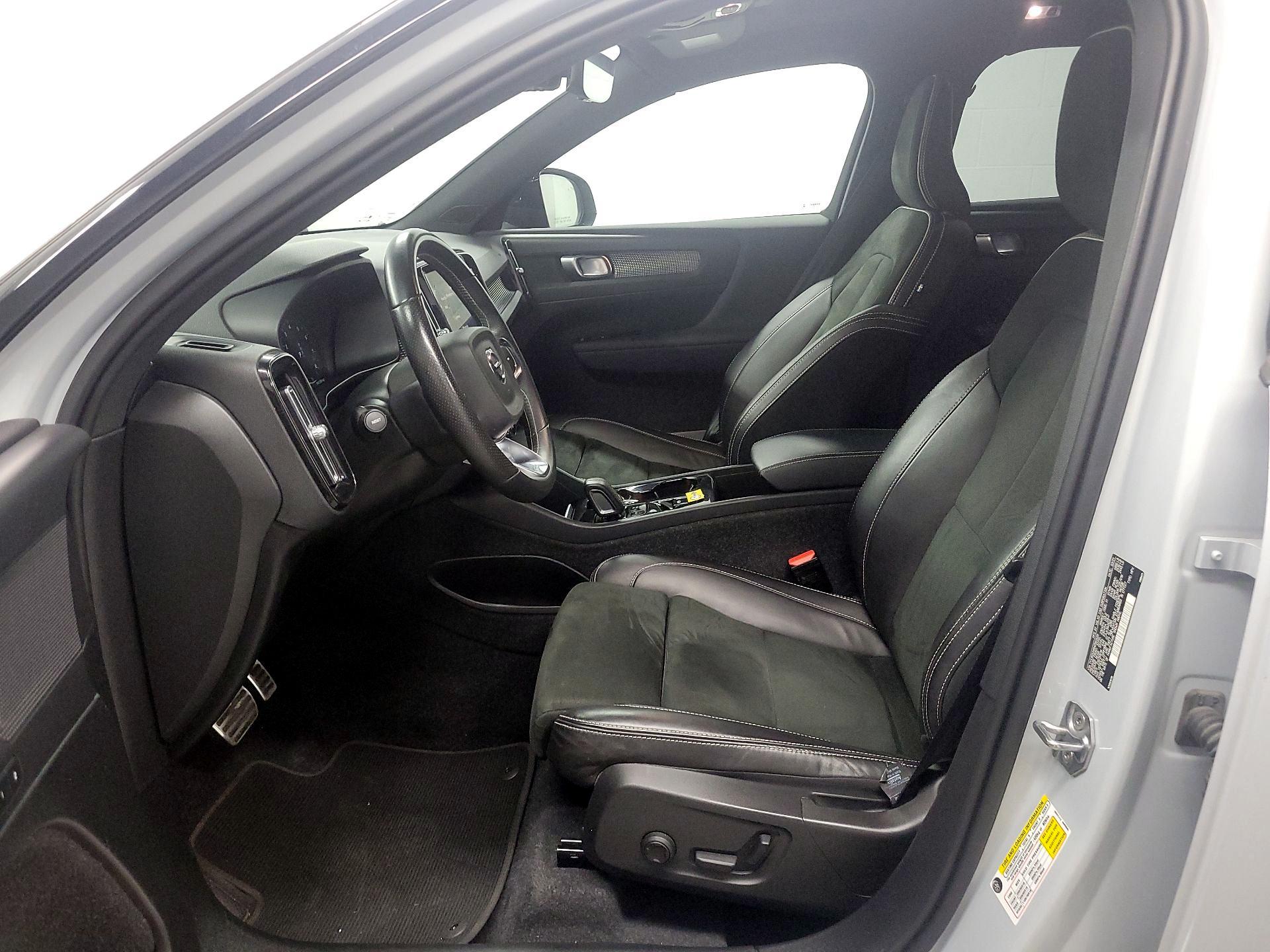 Thumbnail: 2021 Volvo XC40 - 11