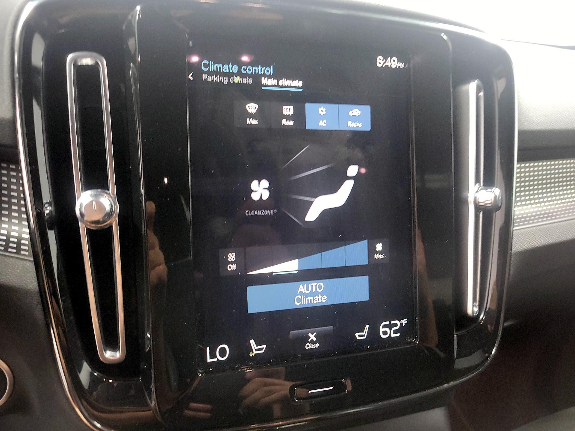 Thumbnail: 2021 Volvo XC40 - 17