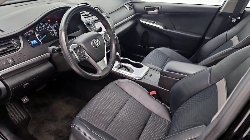 2014 Toyota Camry SE 11