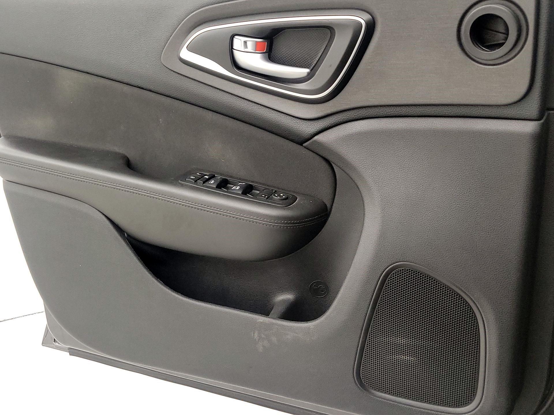 Thumbnail: 2016 Chrysler 200 - 12
