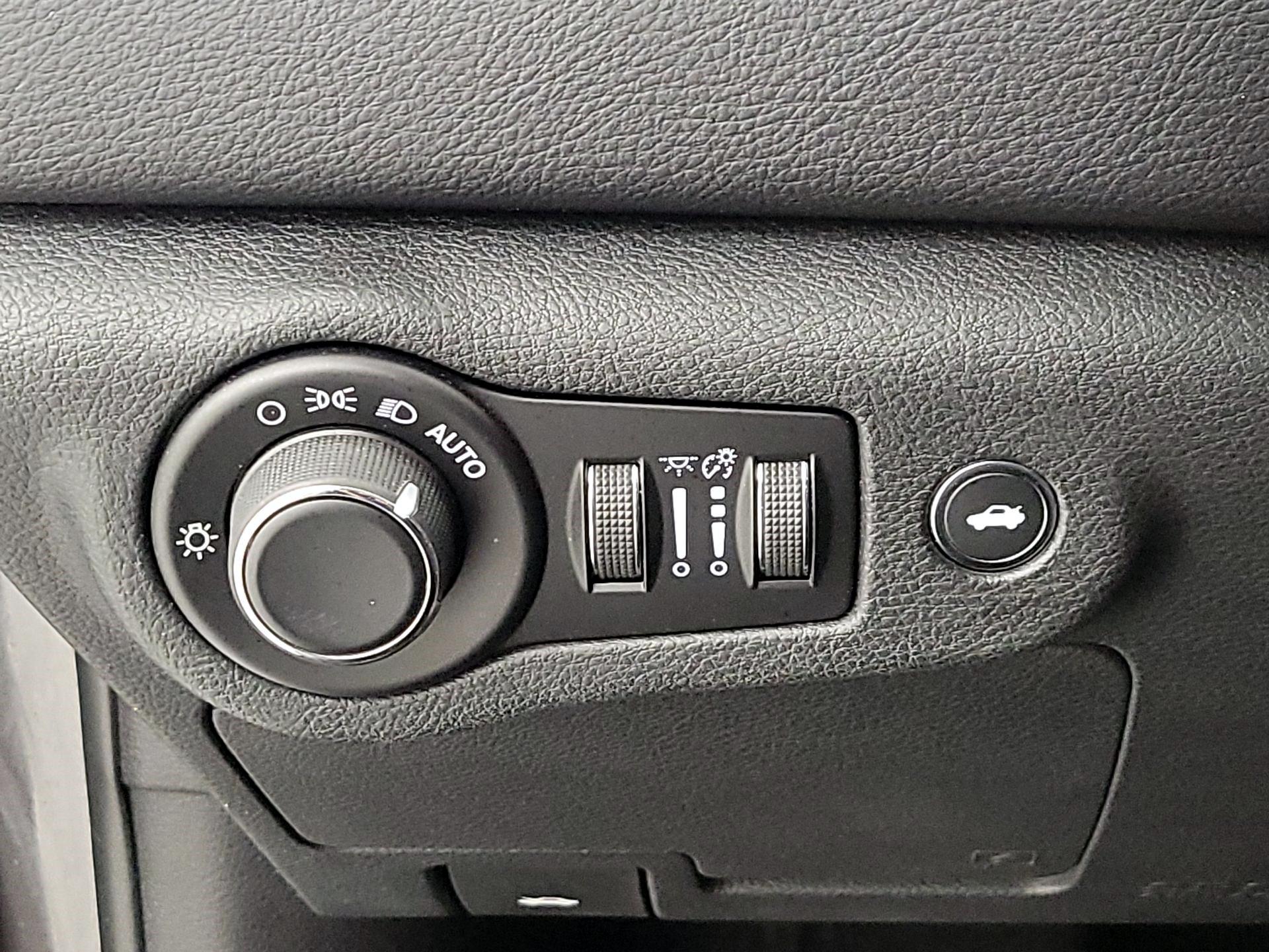 Thumbnail: 2016 Chrysler 200 - 13