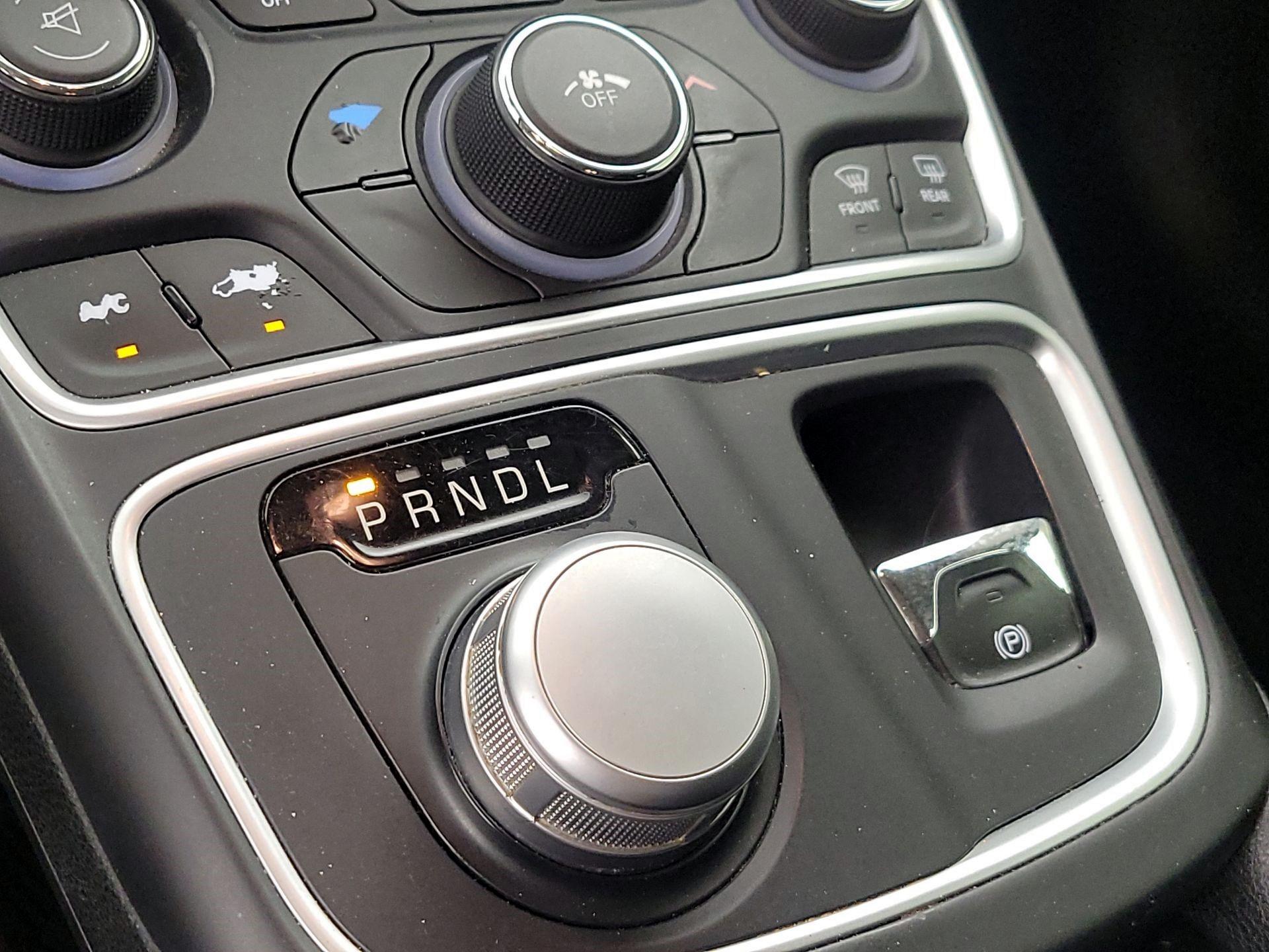 Thumbnail: 2016 Chrysler 200 - 17
