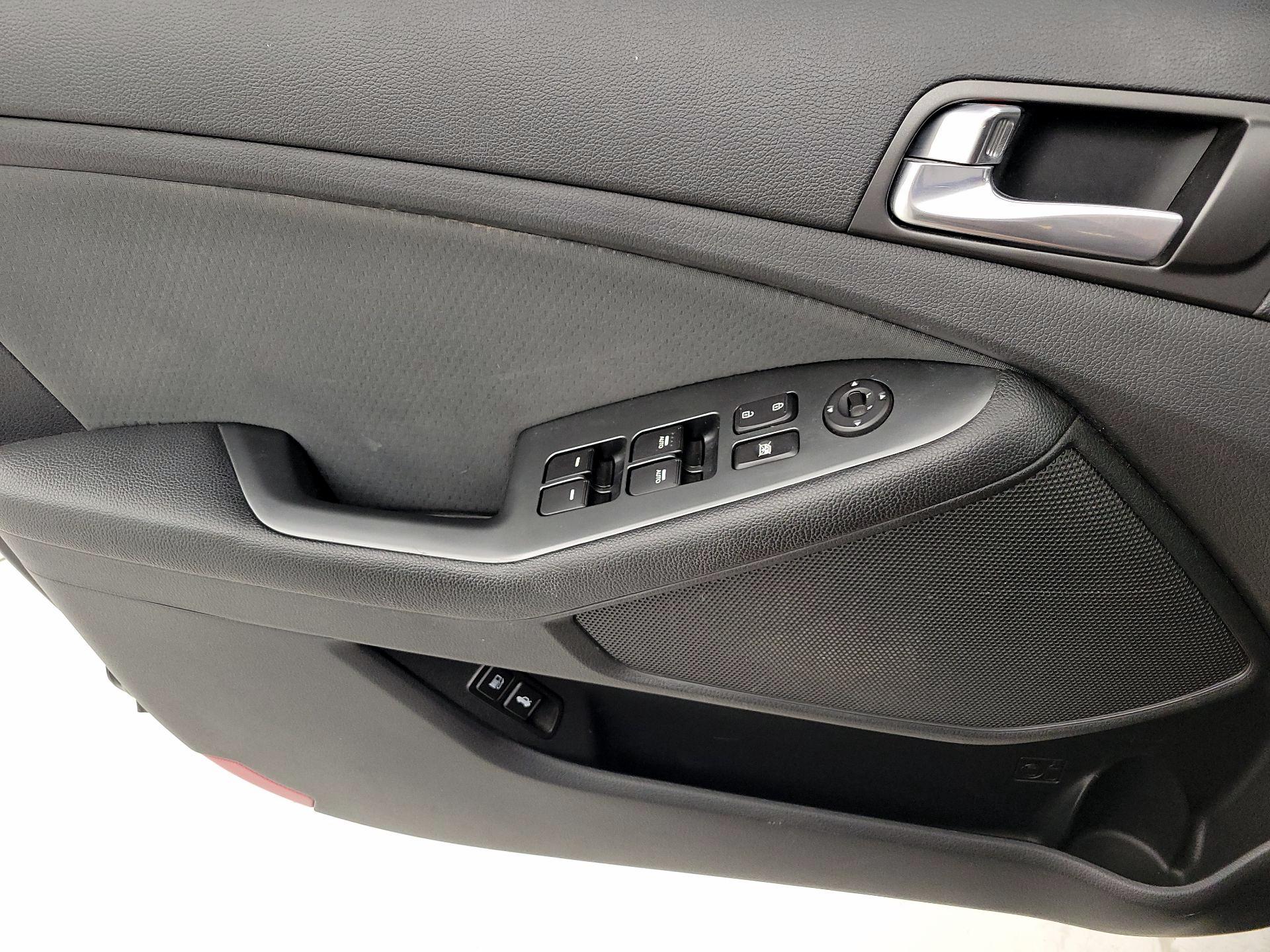 Thumbnail: 2016 Kia Optima - 12