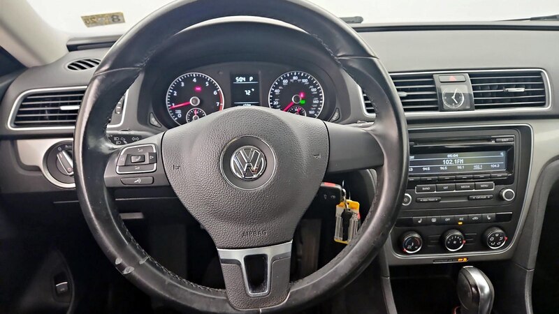 2014 Volkswagen Passat Wolfsburg Edition 10