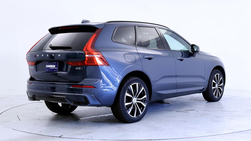 2024 Volvo XC60 B5 Plus 8