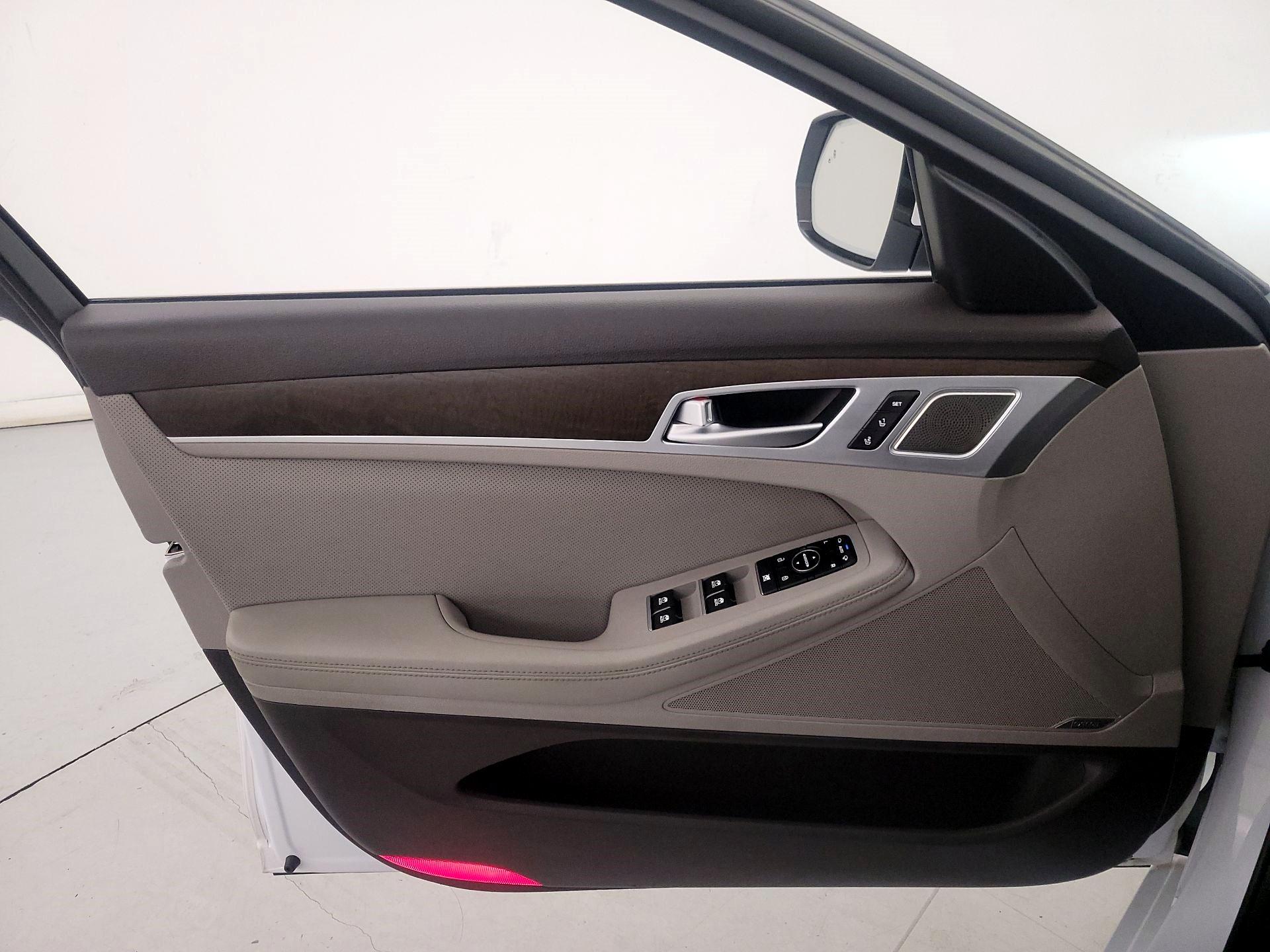 Thumbnail: 2018 Genesis G80 - 12