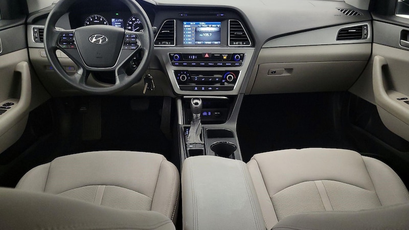 2016 Hyundai Sonata SE 9