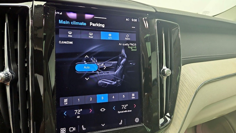 2022 Volvo XC60 Recharge Core 16