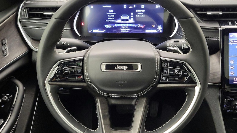 2023 Jeep Grand Cherokee L Overland 10