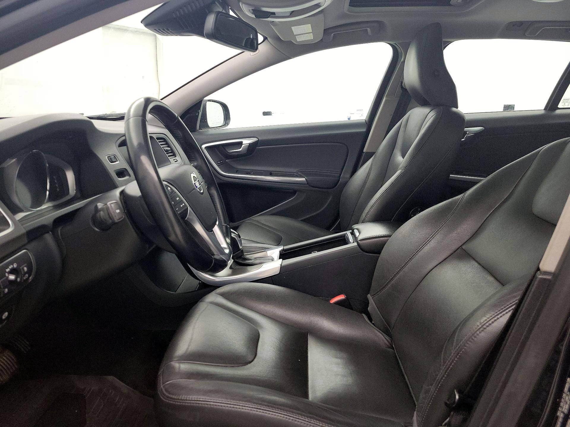 Thumbnail: 2015 Volvo V60 - 11