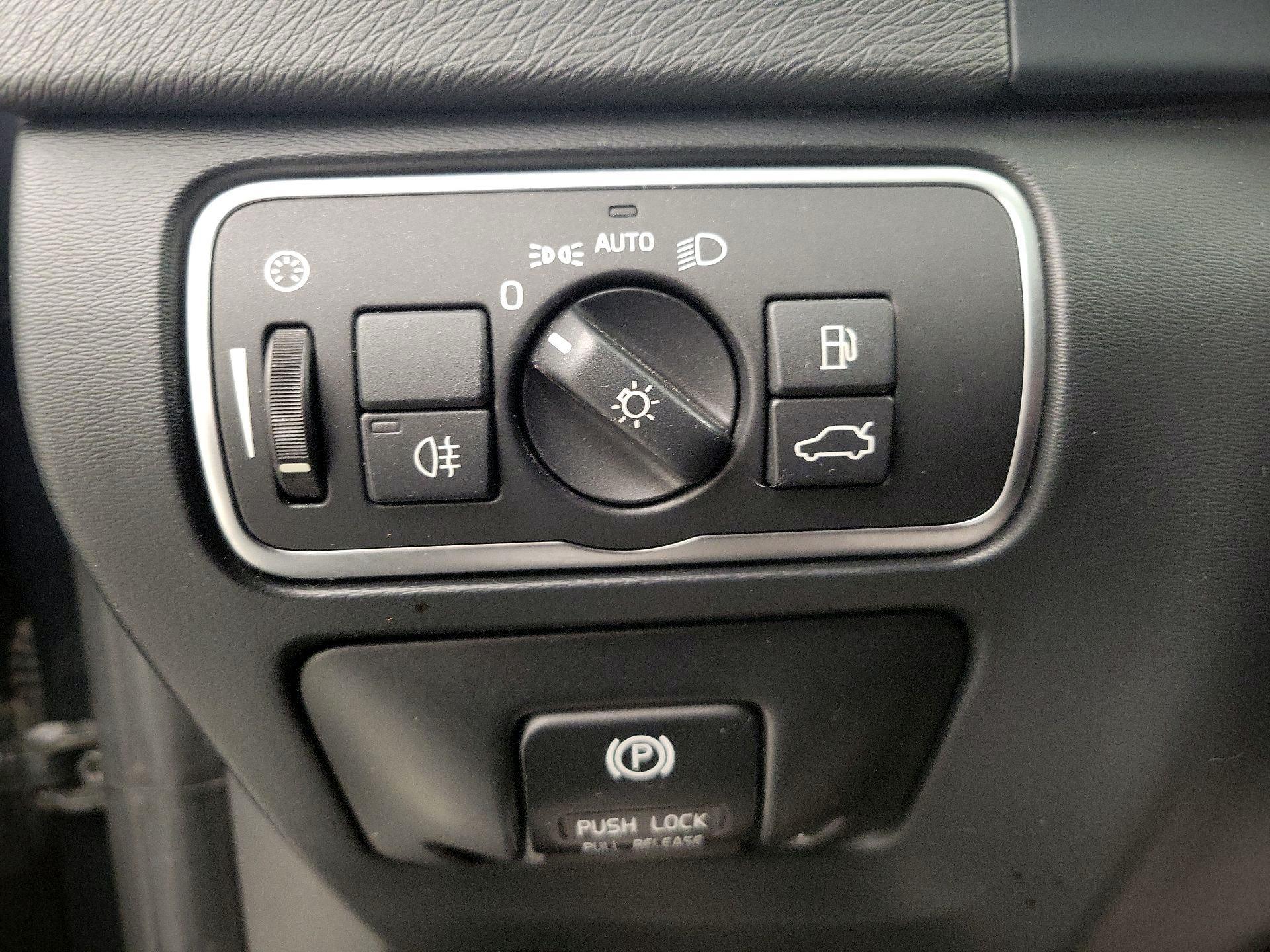 Thumbnail: 2015 Volvo V60 - 13