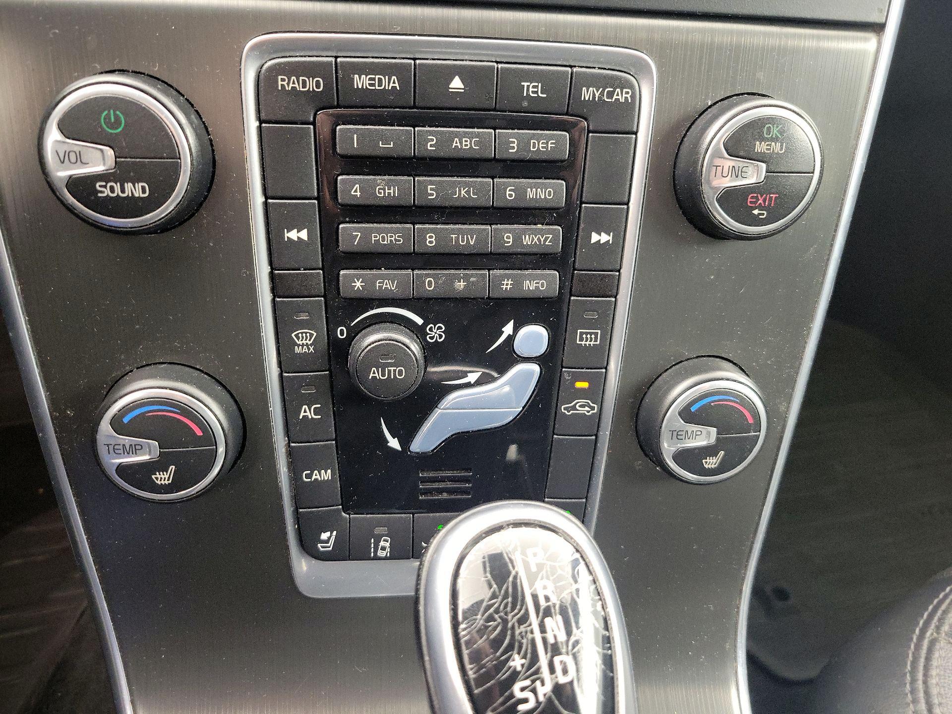 Thumbnail: 2015 Volvo V60 - 16