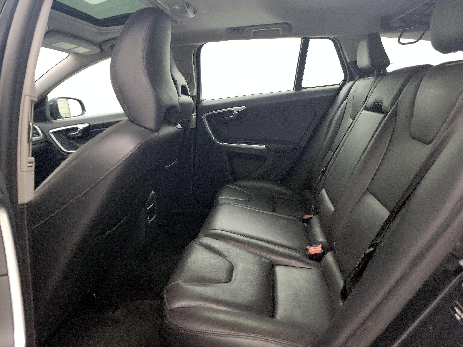 Thumbnail: 2015 Volvo V60 - 20