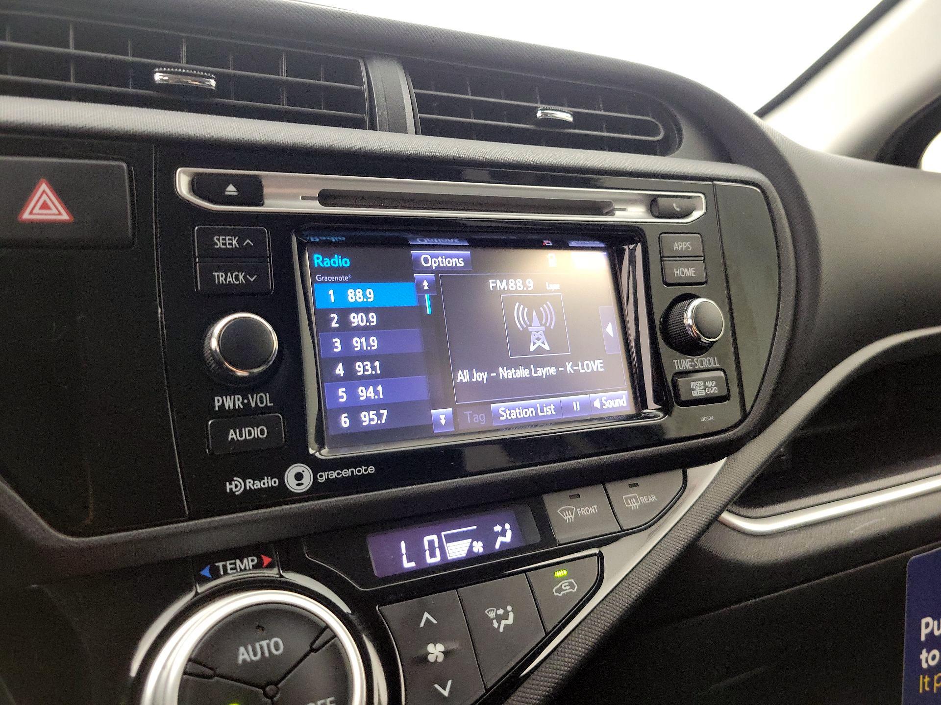 Thumbnail: 2015 Toyota Prius c - 14