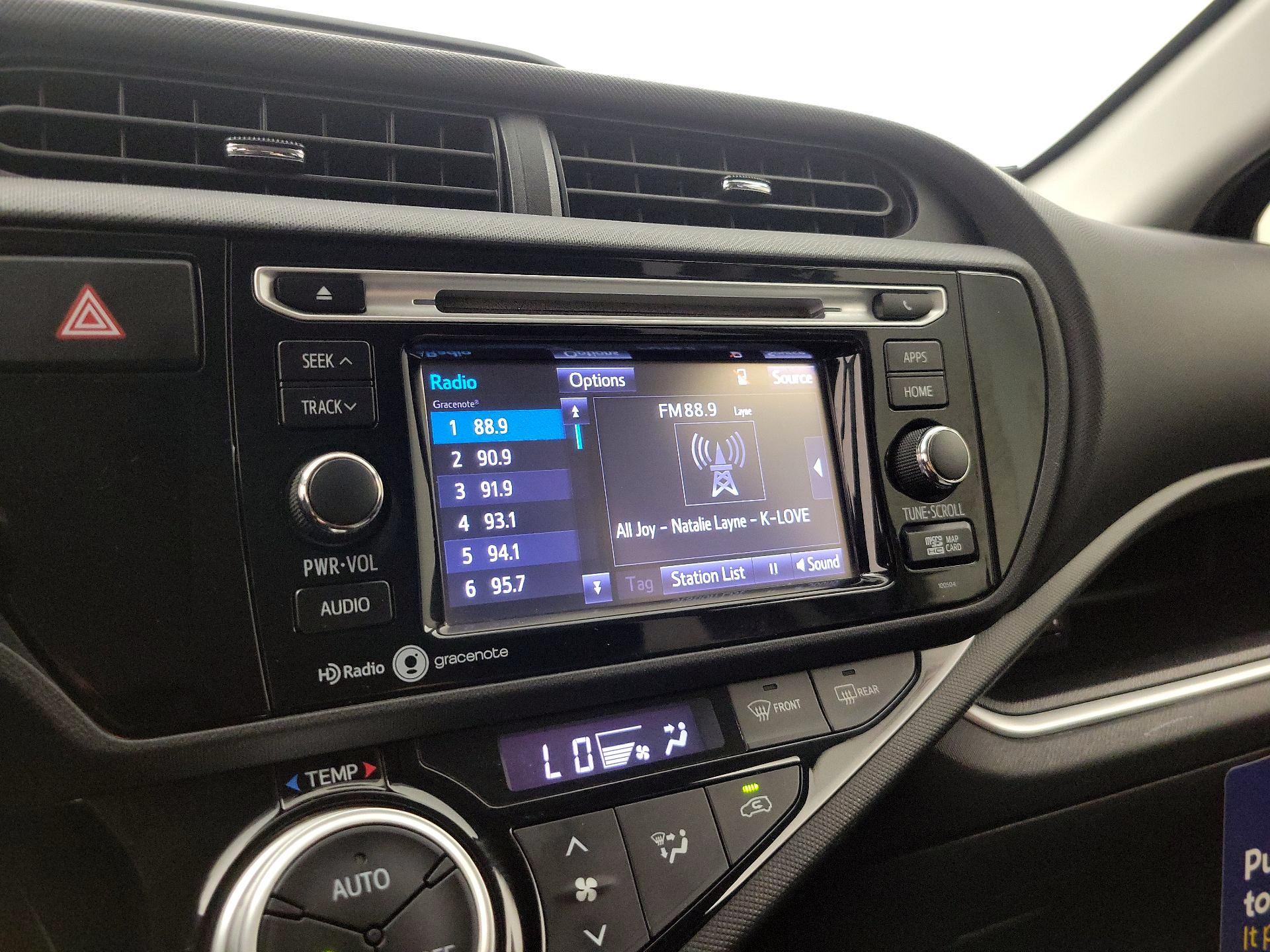 Thumbnail: 2015 Toyota Prius c - 15