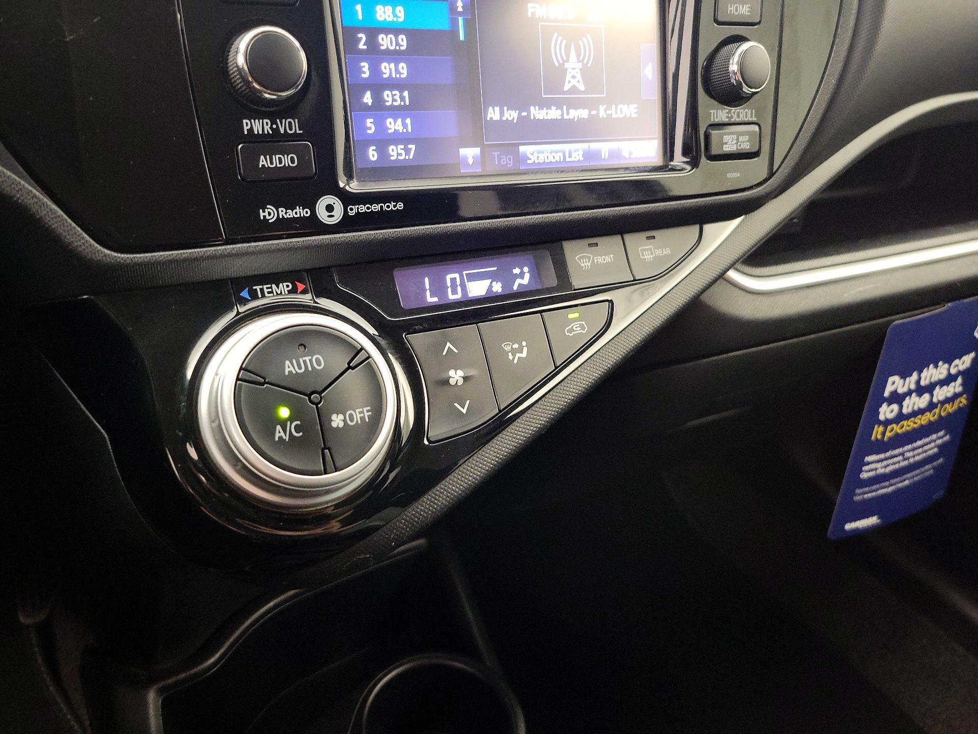 Thumbnail: 2015 Toyota Prius c - 16