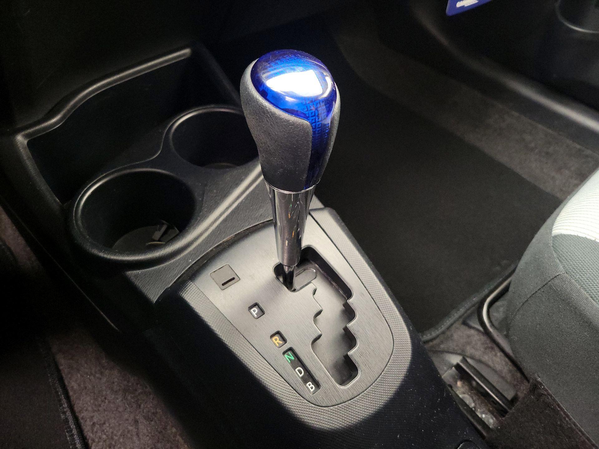 Thumbnail: 2015 Toyota Prius c - 17