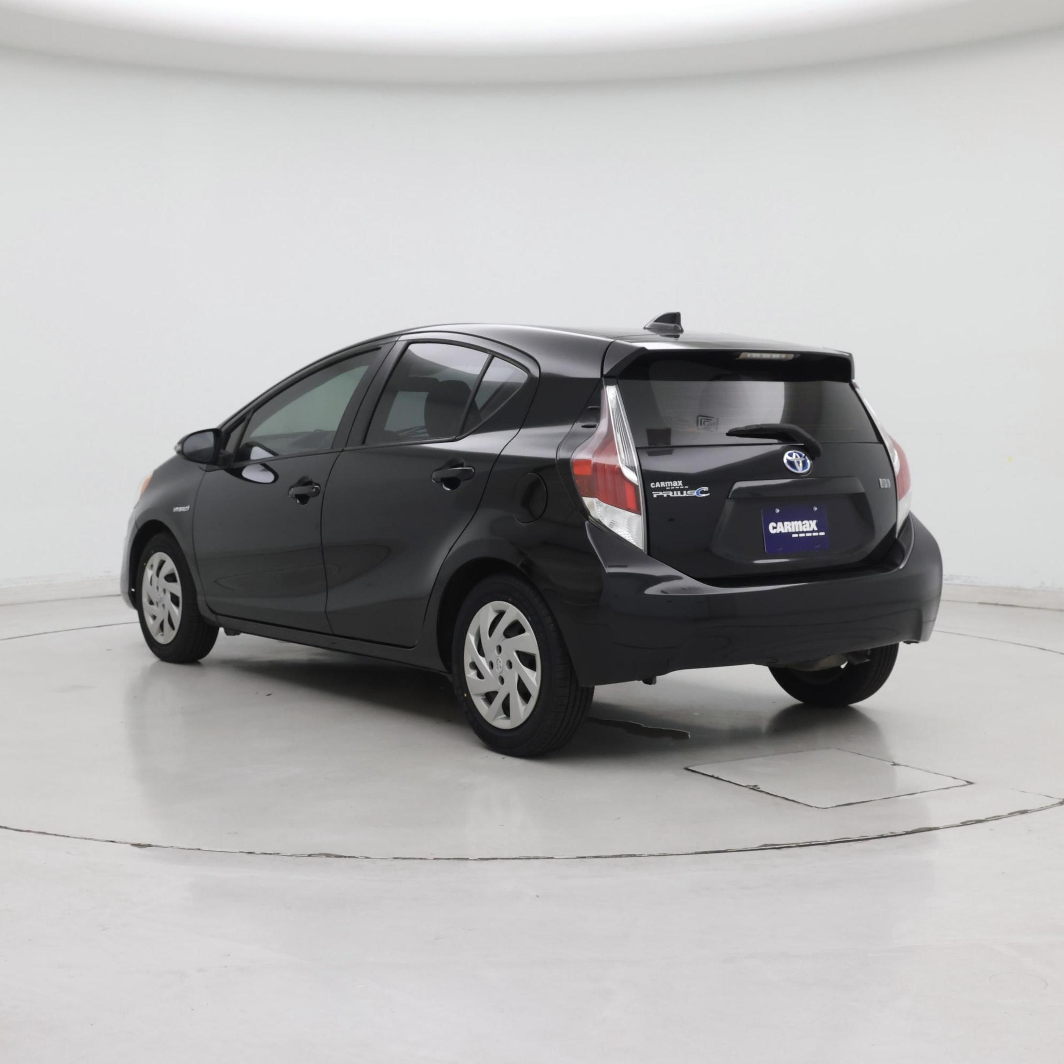 Thumbnail: 2015 Toyota Prius c - 2