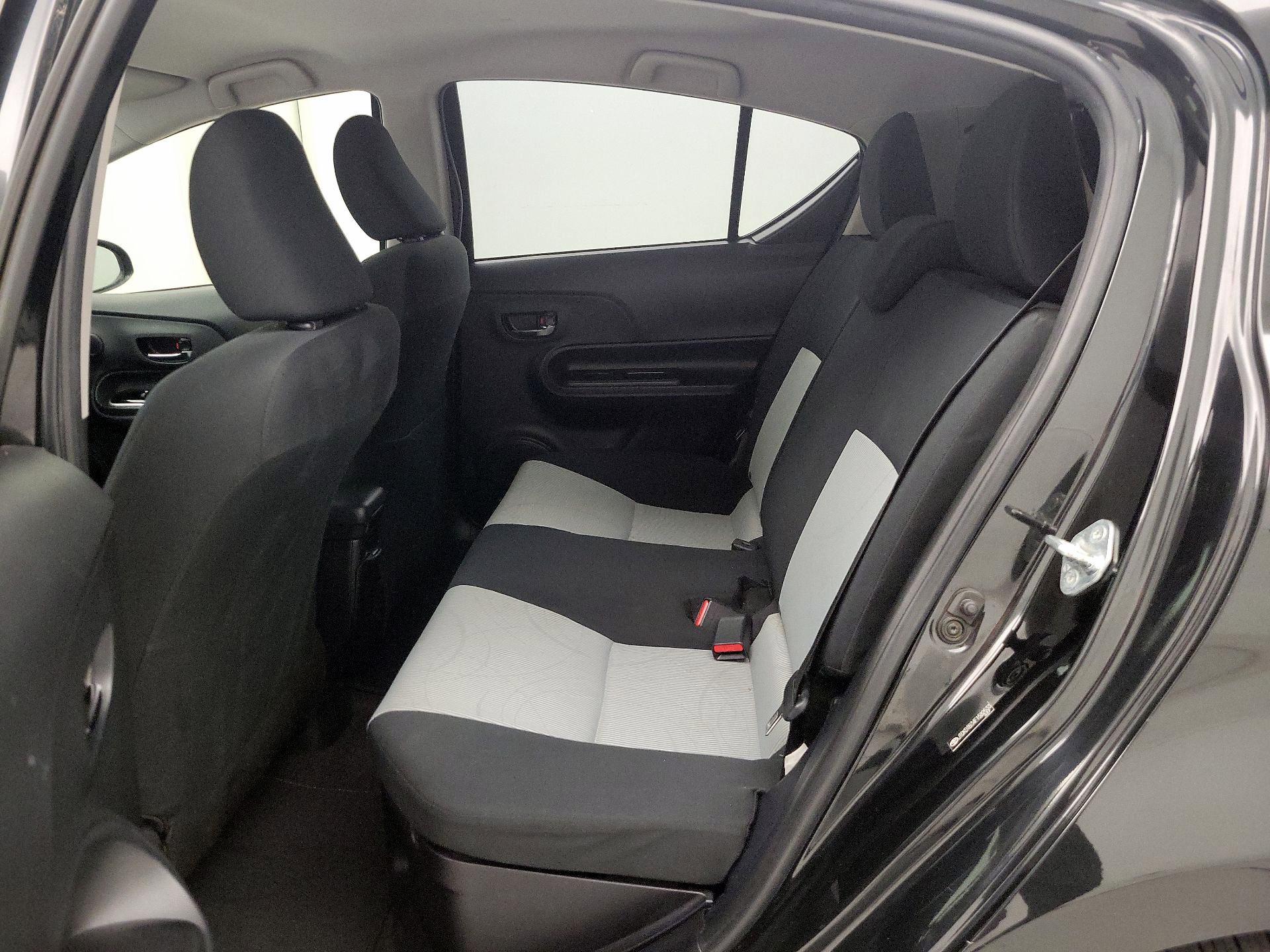 Thumbnail: 2015 Toyota Prius c - 19