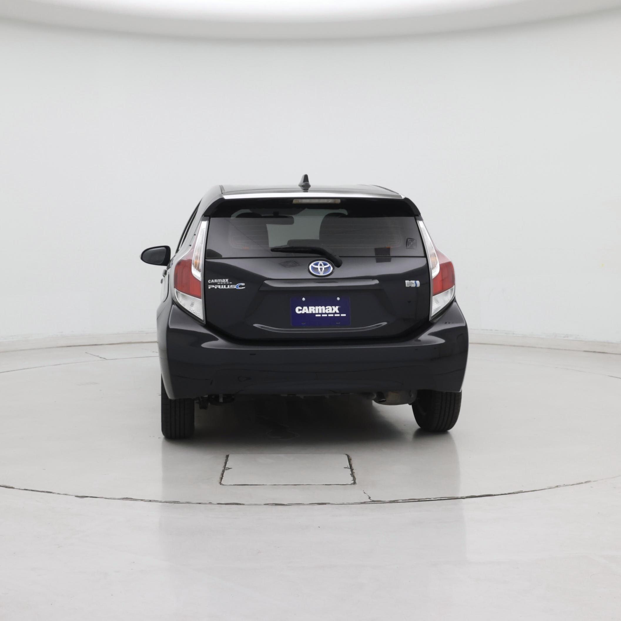 Thumbnail: 2015 Toyota Prius c - 6