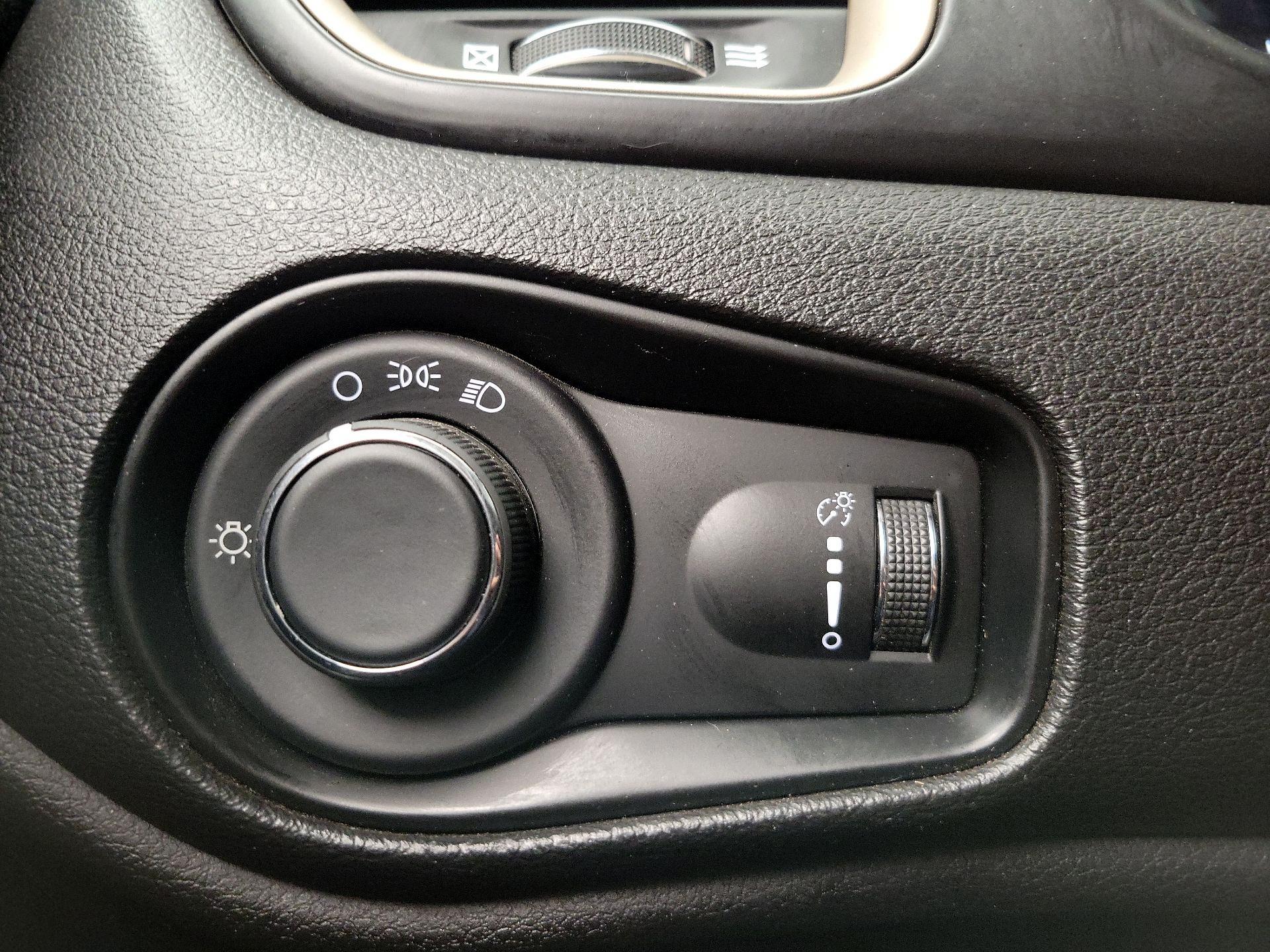 Thumbnail: 2017 Jeep Renegade - 13