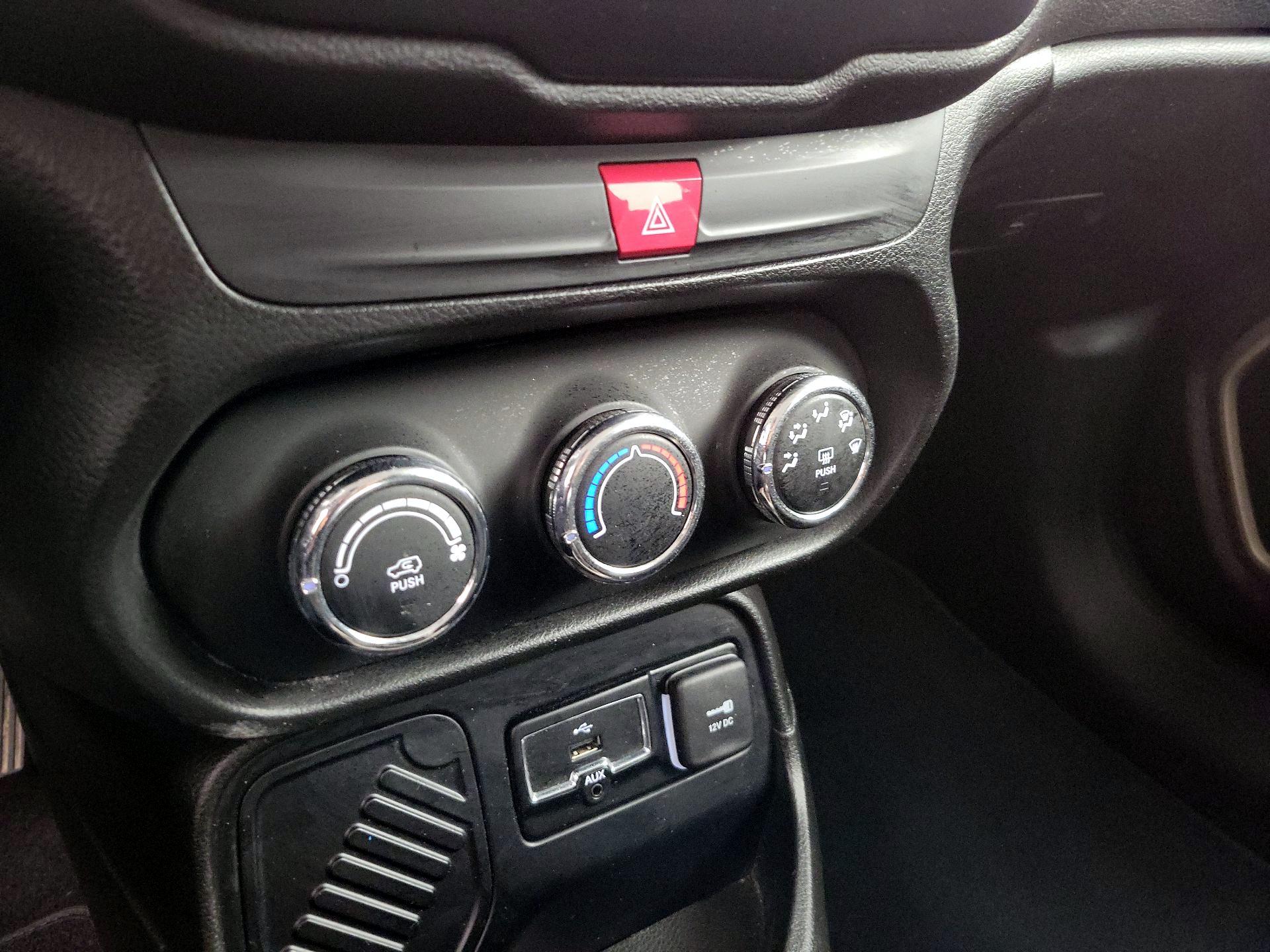 Thumbnail: 2017 Jeep Renegade - 15