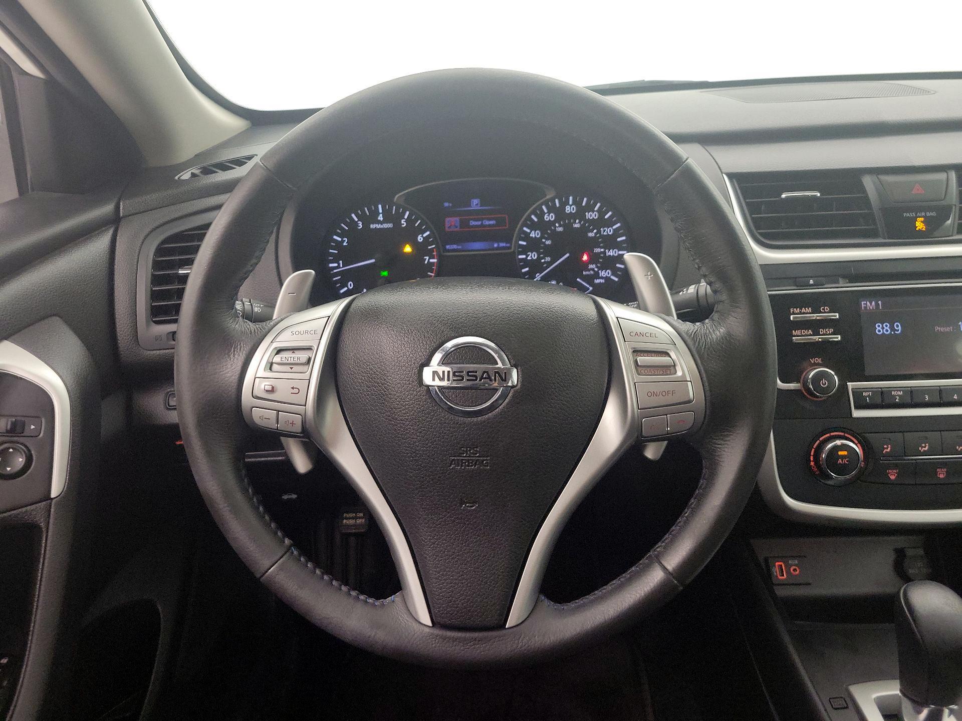 Thumbnail: 2017 Nissan Altima - 10