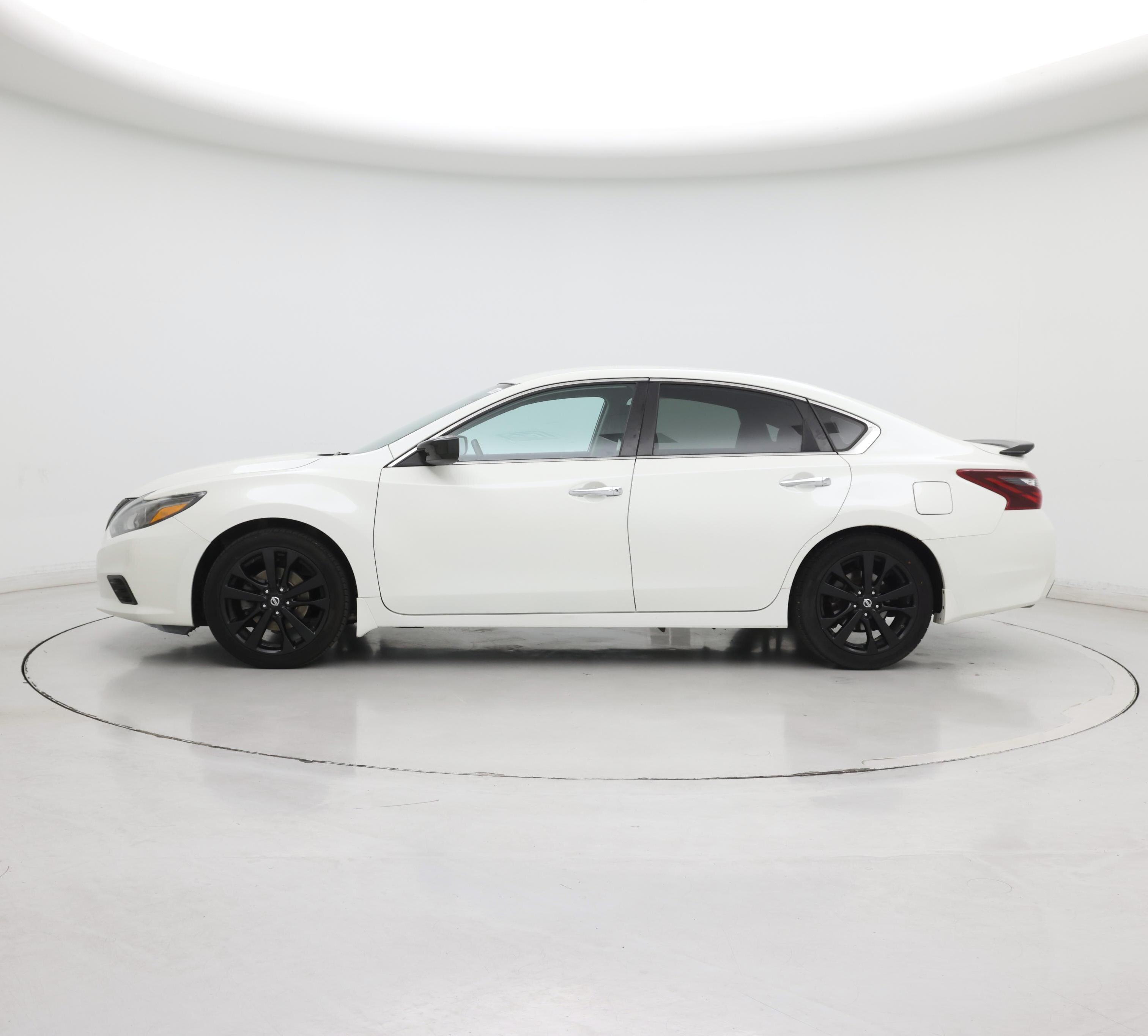 Thumbnail: 2017 Nissan Altima - 3