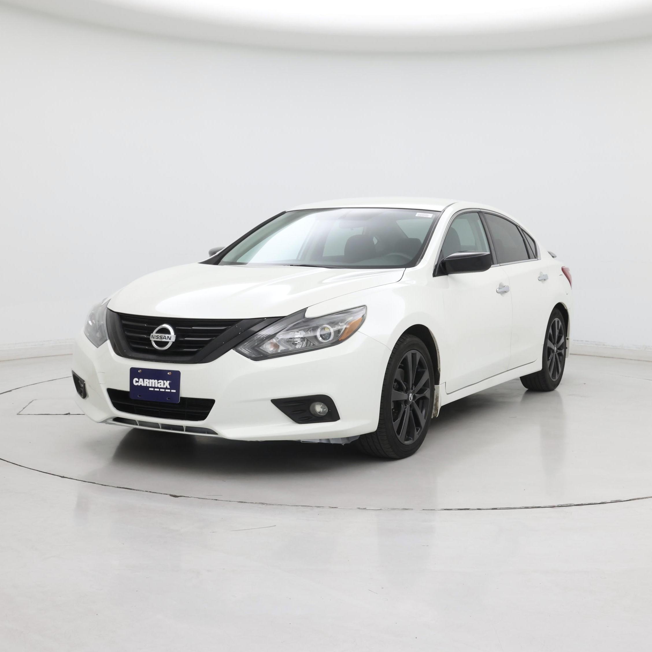 Thumbnail: 2017 Nissan Altima - 4